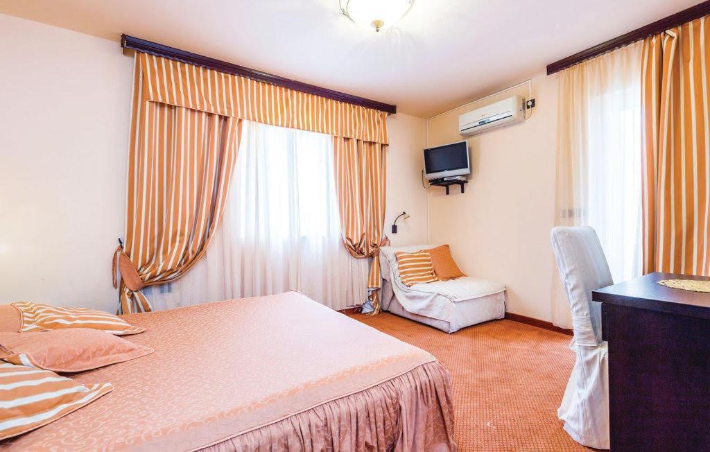Bed & Breakfast Valentina Metajna Exterior photo