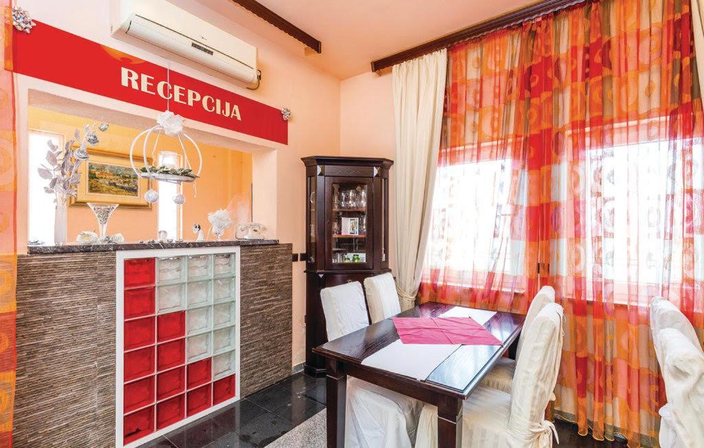 Bed & Breakfast Valentina Metajna Exterior photo