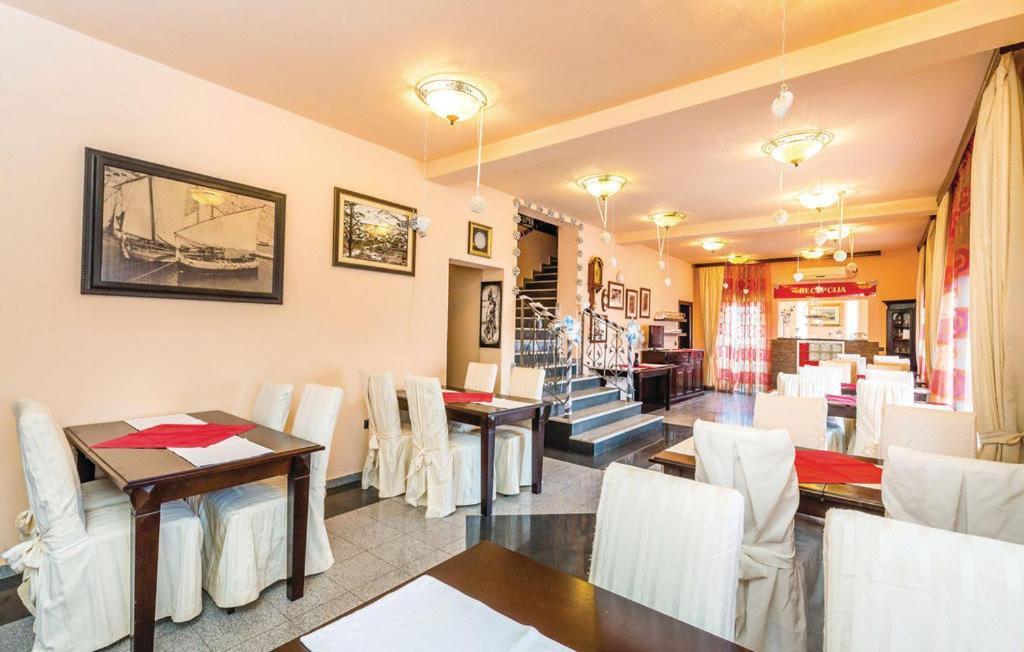 Bed & Breakfast Valentina Metajna Exterior photo