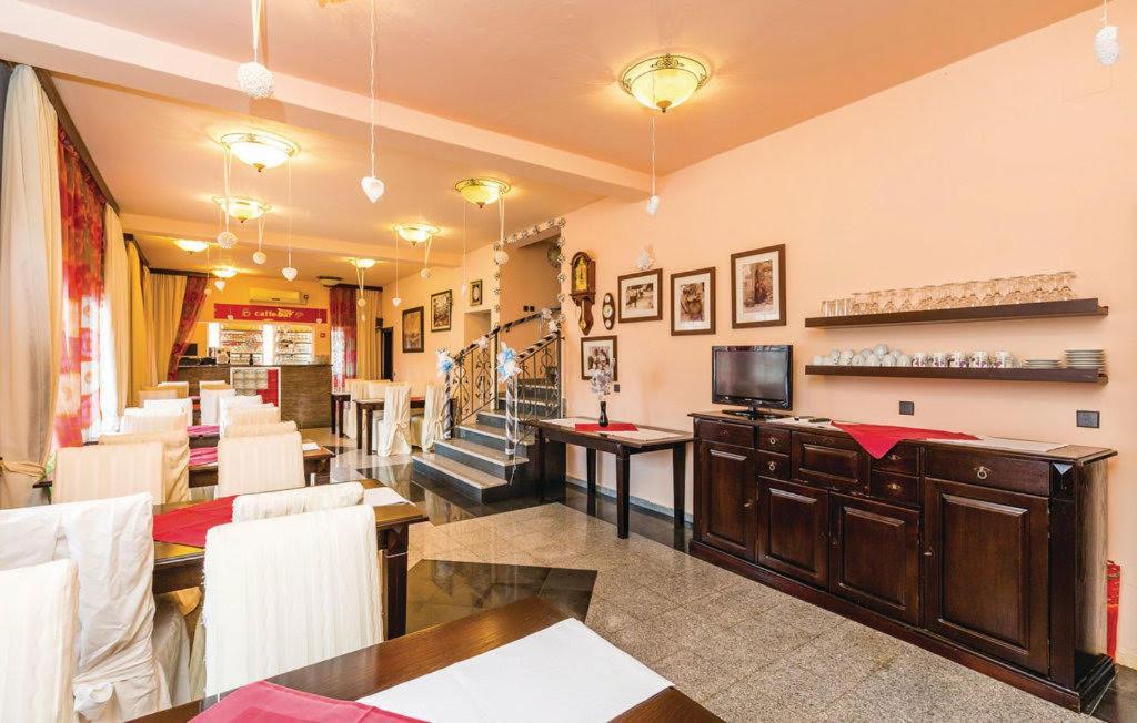 Bed & Breakfast Valentina Metajna Exterior photo