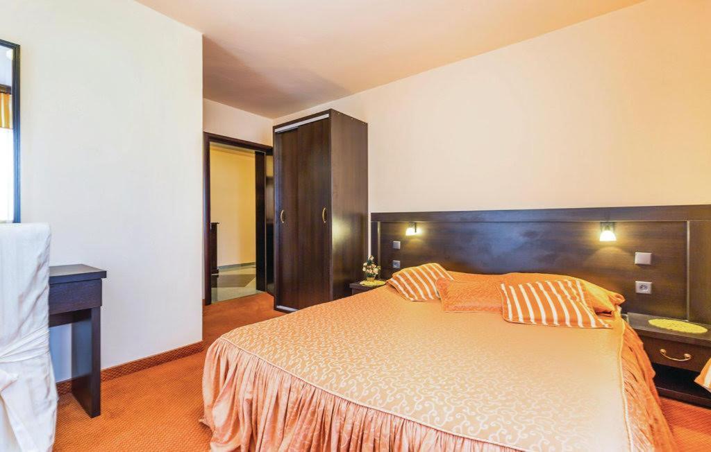 Bed & Breakfast Valentina Metajna Exterior photo